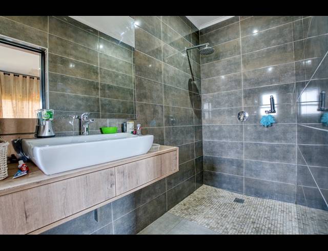 4 BEDROOM HOUSE FOR SALE IN PALM LAKES ESTATE